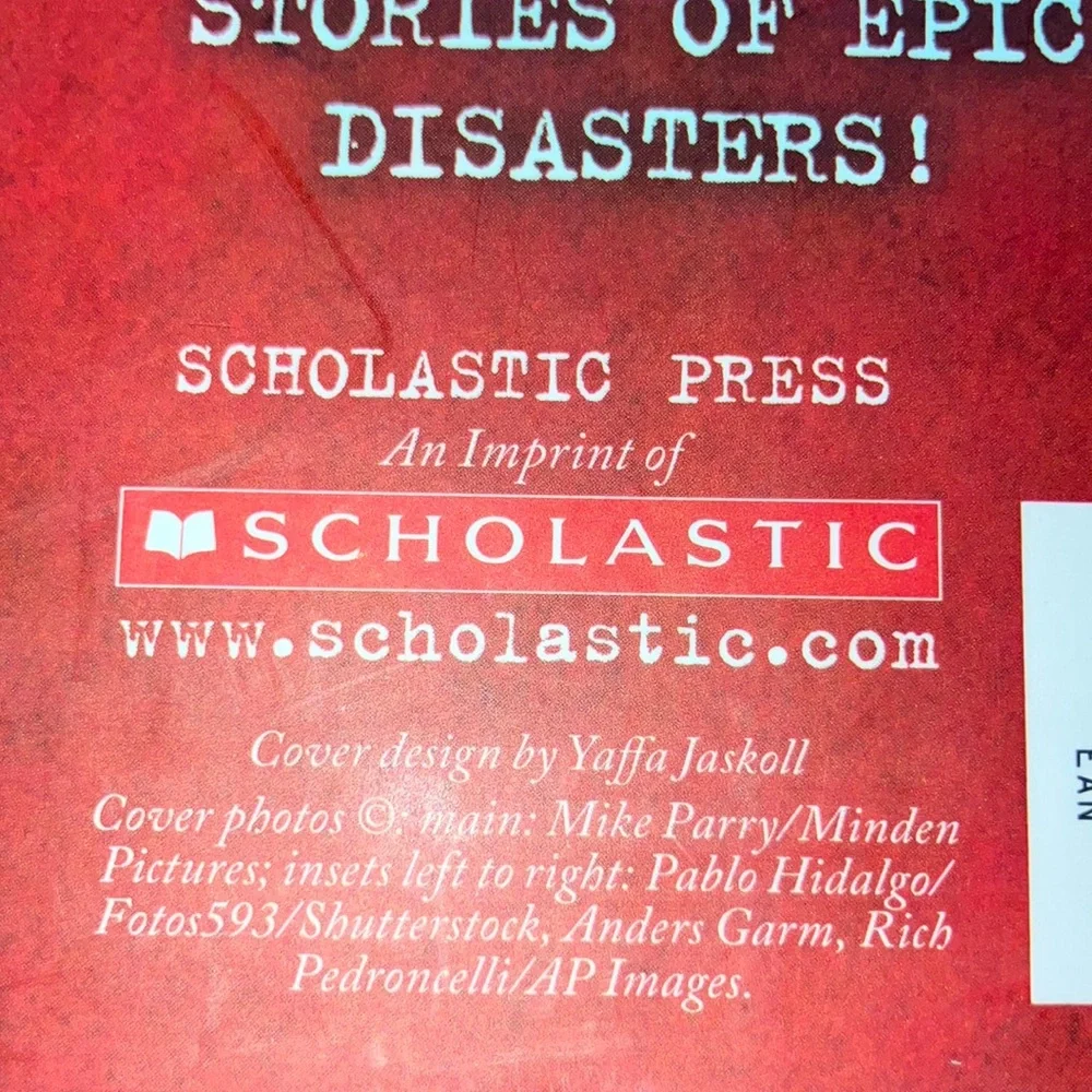 Scholastic I Survived Nature Attacks!‎ Book - Red and Blue